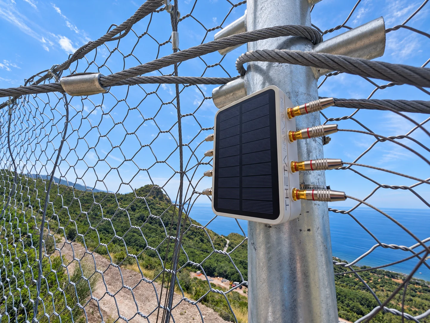 Nodo ALPHA installato su una barriera paramassi sul litorale di Maratea